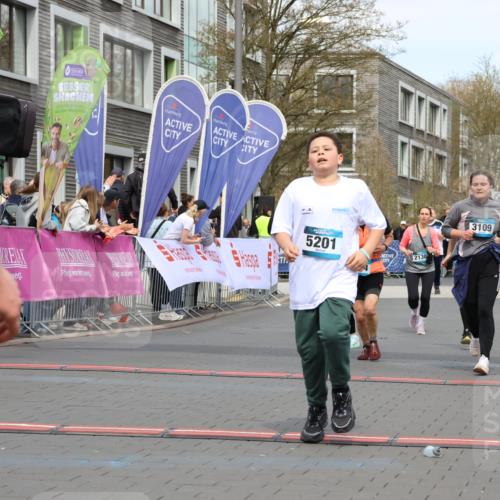 12.04.2026 - 45. Internationalen Wilhelmsburger Insellauf Strokosch-Dieckow http://msf.ph/oto/9483884 12.04.2026 13:22:20 Ziel 3251, 5201, 3109, 4404, 4362, 2473, 2552 meine-sportfotos.de