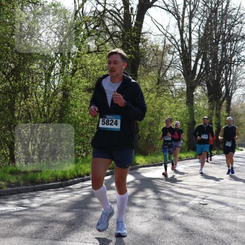 12.04.2026 - 45. Internationalen Wilhelmsburger Insellauf Yannick Fuchs http://msf.ph/oto/9483929 12.04.2026 10:33:01 Laufen 5824, 2102, 2813, 2656, 104 meine-sportfotos.de