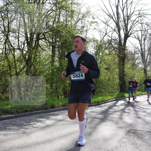 12.04.2026 - 45. Internationalen Wilhelmsburger Insellauf Yannick Fuchs http://msf.ph/oto/9483938 12.04.2026 10:33:02 Laufen 5824, 2813, 2656, 104 meine-sportfotos.de