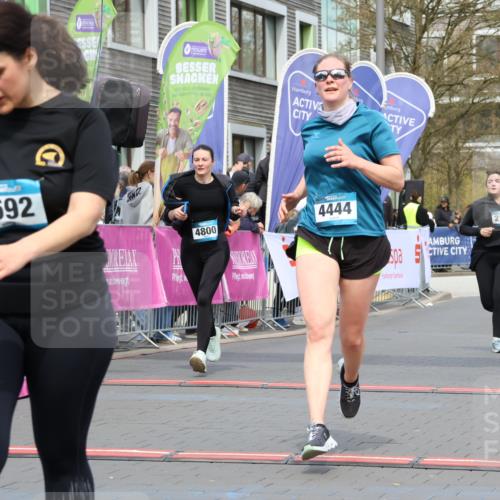 12.04.2026 - 45. Internationalen Wilhelmsburger Insellauf Strokosch-Dieckow http://msf.ph/oto/9484179 12.04.2026 13:21:56 Ziel 2692, 4444, 4800, 4047, 2175 meine-sportfotos.de
