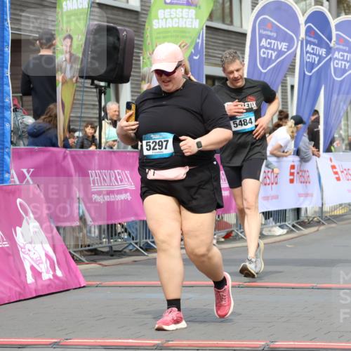 12.04.2026 - 45. Internationalen Wilhelmsburger Insellauf Strokosch-Dieckow http://msf.ph/oto/9484249 12.04.2026 13:21:50 Ziel 4319, 5297, 4878, 5484, 2692 meine-sportfotos.de