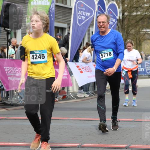 12.04.2026 - 45. Internationalen Wilhelmsburger Insellauf Strokosch-Dieckow http://msf.ph/oto/9484309 12.04.2026 13:21:43 Ziel 2333, 4018, 5716, 4319 meine-sportfotos.de