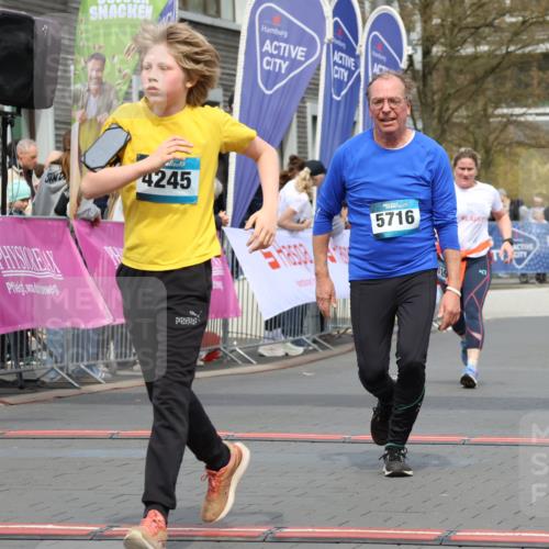 12.04.2026 - 45. Internationalen Wilhelmsburger Insellauf Strokosch-Dieckow http://msf.ph/oto/9484326 12.04.2026 13:21:43 Ziel 2333, 4018, 5716, 4319 meine-sportfotos.de