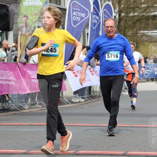 12.04.2026 - 45. Internationalen Wilhelmsburger Insellauf Strokosch-Dieckow http://msf.ph/oto/9484333 12.04.2026 13:21:43 Ziel 2333, 4018, 5716, 4319 meine-sportfotos.de