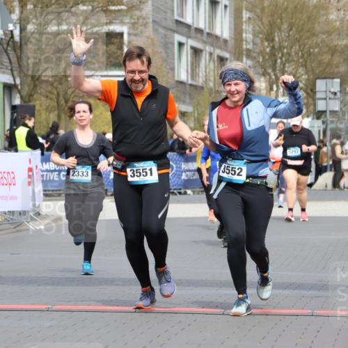 12.04.2026 - 45. Internationalen Wilhelmsburger Insellauf Strokosch-Dieckow http://msf.ph/oto/9484389 12.04.2026 13:21:37 Ziel 2101, 4417, 3552, 3551, 2333 meine-sportfotos.de