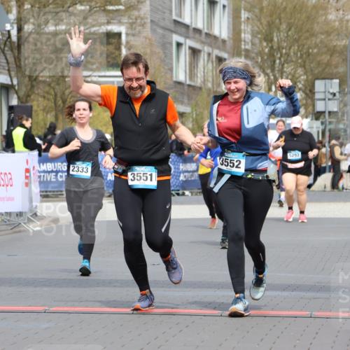 12.04.2026 - 45. Internationalen Wilhelmsburger Insellauf Strokosch-Dieckow http://msf.ph/oto/9484392 12.04.2026 13:21:37 Ziel 2101, 4417, 3552, 3551, 2333 meine-sportfotos.de