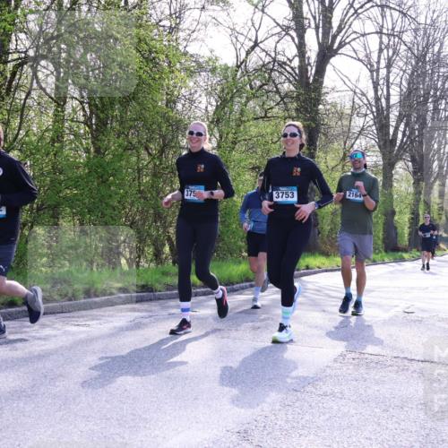 12.04.2026 - 45. Internationalen Wilhelmsburger Insellauf Yannick Fuchs http://msf.ph/oto/9484423 12.04.2026 10:45:59 Laufen 375, 4352, 28, 3753, 28, 2164 meine-sportfotos.de