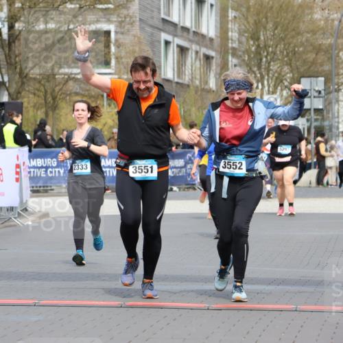 12.04.2026 - 45. Internationalen Wilhelmsburger Insellauf Strokosch-Dieckow http://msf.ph/oto/9484424 12.04.2026 13:21:37 Ziel 2101, 4417, 3552, 3551, 2333 meine-sportfotos.de
