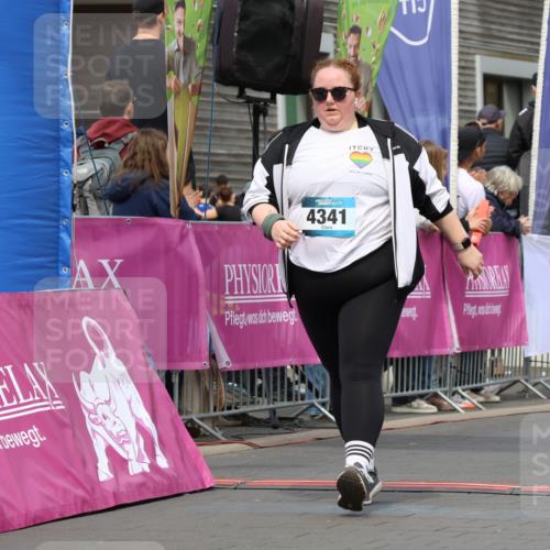12.04.2026 - 45. Internationalen Wilhelmsburger Insellauf Strokosch-Dieckow http://msf.ph/oto/9484610 12.04.2026 13:21:24 Ziel 4341, 5633, 4284, 4293 meine-sportfotos.de