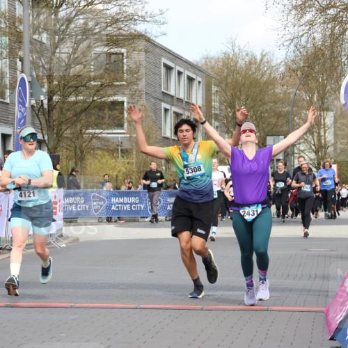 12.04.2026 - 45. Internationalen Wilhelmsburger Insellauf Strokosch-Dieckow http://msf.ph/oto/9485007 12.04.2026 13:20:46 Ziel 2431, 4121, 5308 meine-sportfotos.de
