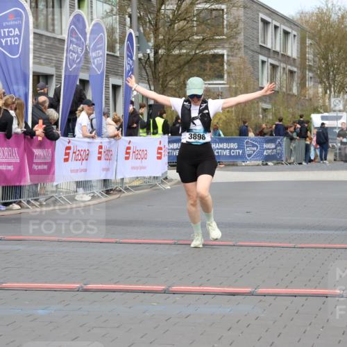 12.04.2026 - 45. Internationalen Wilhelmsburger Insellauf Strokosch-Dieckow http://msf.ph/oto/9485075 12.04.2026 13:20:40 Ziel 3898 meine-sportfotos.de