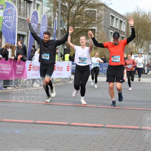 12.04.2026 - 45. Internationalen Wilhelmsburger Insellauf Strokosch-Dieckow http://msf.ph/oto/9485142 12.04.2026 13:20:28 Ziel 2261, 2264, 3448, 3449 meine-sportfotos.de