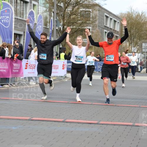 12.04.2026 - 45. Internationalen Wilhelmsburger Insellauf Strokosch-Dieckow http://msf.ph/oto/9485149 12.04.2026 13:20:28 Ziel 2261, 2264, 3448, 3449 meine-sportfotos.de