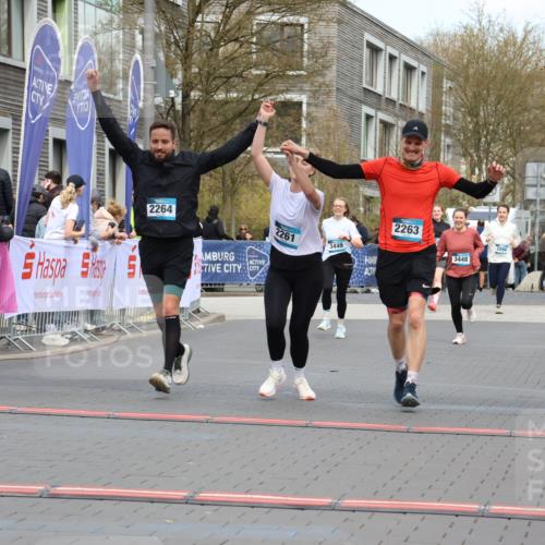 12.04.2026 - 45. Internationalen Wilhelmsburger Insellauf Strokosch-Dieckow http://msf.ph/oto/9485210 12.04.2026 13:20:27 Ziel 2261, 2264 meine-sportfotos.de