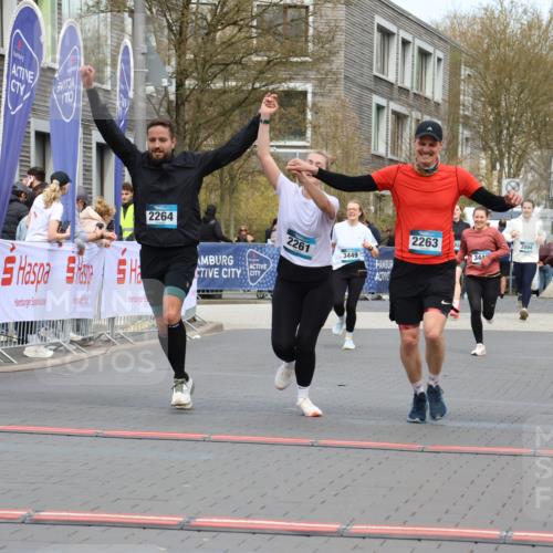 12.04.2026 - 45. Internationalen Wilhelmsburger Insellauf Strokosch-Dieckow http://msf.ph/oto/9485218 12.04.2026 13:20:27 Ziel 2261, 2264 meine-sportfotos.de