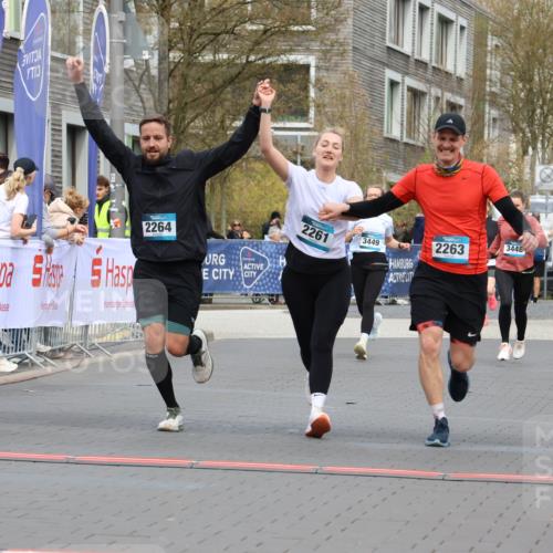 12.04.2026 - 45. Internationalen Wilhelmsburger Insellauf Strokosch-Dieckow http://msf.ph/oto/9485232 12.04.2026 13:20:27 Ziel 2261, 2264 meine-sportfotos.de