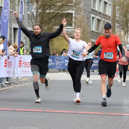 12.04.2026 - 45. Internationalen Wilhelmsburger Insellauf Strokosch-Dieckow http://msf.ph/oto/9485239 12.04.2026 13:20:27 Ziel 2261, 2264 meine-sportfotos.de