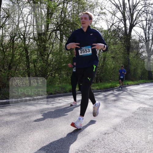 12.04.2026 - 45. Internationalen Wilhelmsburger Insellauf Yannick Fuchs http://msf.ph/oto/9485432 12.04.2026 10:46:32 Laufen 2553 meine-sportfotos.de