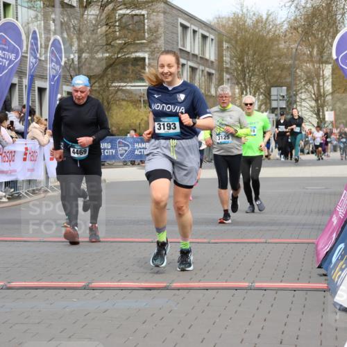 12.04.2026 - 45. Internationalen Wilhelmsburger Insellauf Strokosch-Dieckow http://msf.ph/oto/9485512 12.04.2026 13:19:56 Ziel 4594, 4984, 3927, 3193, 4469, 5327, 3125, 4518 meine-sportfotos.de