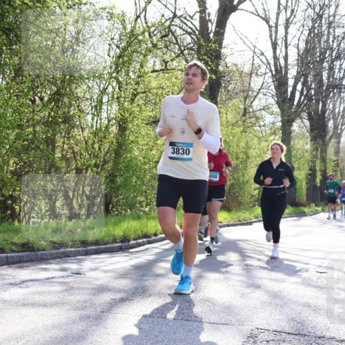 12.04.2026 - 45. Internationalen Wilhelmsburger Insellauf Yannick Fuchs http://msf.ph/oto/9485839 12.04.2026 10:35:10 Laufen 3830, 008 meine-sportfotos.de