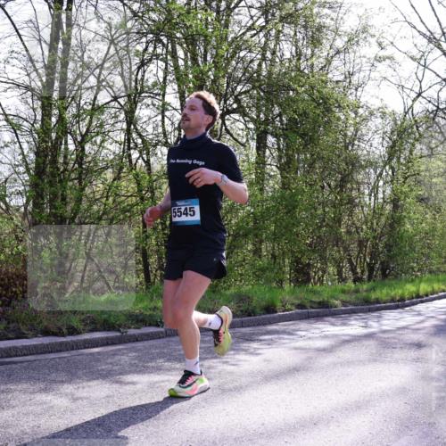12.04.2026 - 45. Internationalen Wilhelmsburger Insellauf Yannick Fuchs http://msf.ph/oto/9485972 12.04.2026 10:29:29 Laufen 5545 meine-sportfotos.de