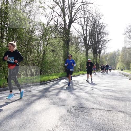 12.04.2026 - 45. Internationalen Wilhelmsburger Insellauf Yannick Fuchs http://msf.ph/oto/9486232 12.04.2026 10:35:55 Laufen 5726, 4297 meine-sportfotos.de