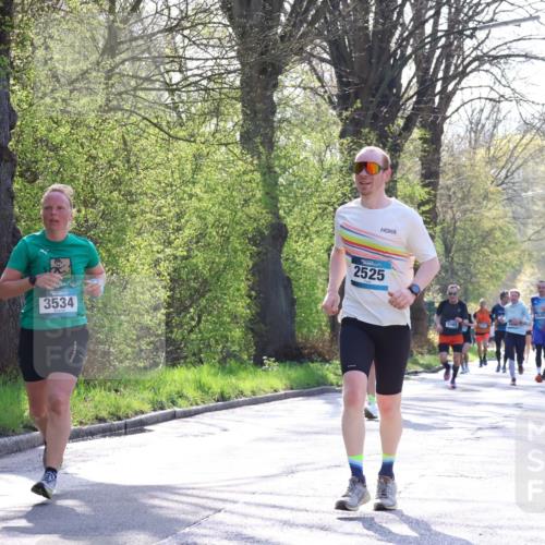 12.04.2026 - 45. Internationalen Wilhelmsburger Insellauf Yannick Fuchs http://msf.ph/oto/9486325 12.04.2026 10:30:10 Laufen 3534, 2525, 4646, 5560 meine-sportfotos.de
