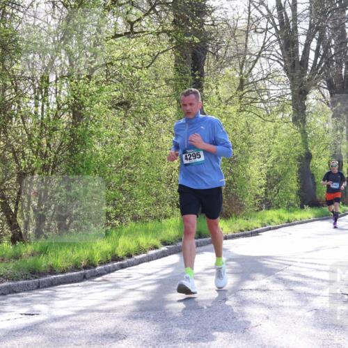 12.04.2026 - 45. Internationalen Wilhelmsburger Insellauf Yannick Fuchs http://msf.ph/oto/9486382 12.04.2026 10:30:15 Laufen 4295, 4649 meine-sportfotos.de