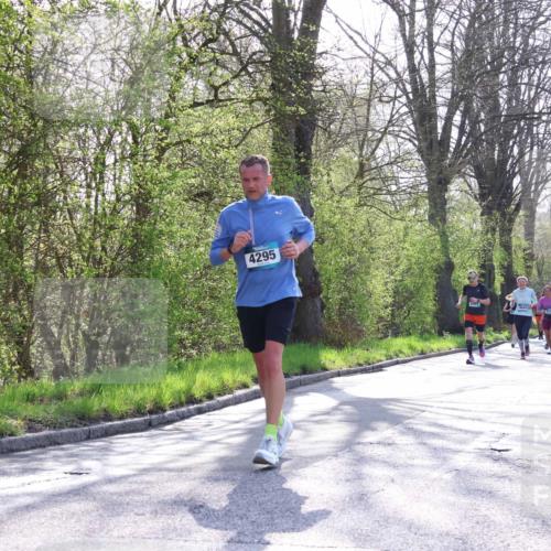 12.04.2026 - 45. Internationalen Wilhelmsburger Insellauf Yannick Fuchs http://msf.ph/oto/9486387 12.04.2026 10:30:15 Laufen 4295, 4649 meine-sportfotos.de