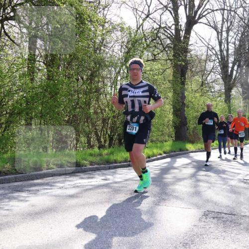 12.04.2026 - 45. Internationalen Wilhelmsburger Insellauf Yannick Fuchs http://msf.ph/oto/9486606 12.04.2026 10:30:36 Laufen 3201, 3229, 4963, 5606 meine-sportfotos.de