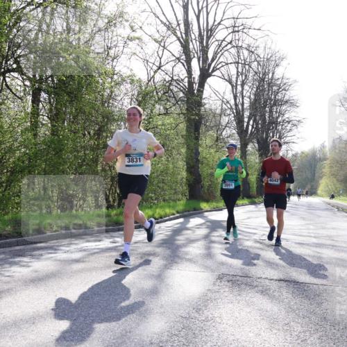 12.04.2026 - 45. Internationalen Wilhelmsburger Insellauf Yannick Fuchs http://msf.ph/oto/9486814 12.04.2026 10:30:58 Laufen 3831, 3991, 4042 meine-sportfotos.de