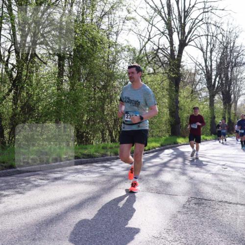 12.04.2026 - 45. Internationalen Wilhelmsburger Insellauf Yannick Fuchs http://msf.ph/oto/9486973 12.04.2026 10:37:12 Laufen 21, 0975, 23, 3722 meine-sportfotos.de