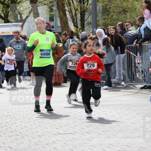 12.04.2026 - 45. Internationalen Wilhelmsburger Insellauf Strokosch-Dieckow http://msf.ph/oto/9487641 12.04.2026 14:10:32 Ziel 708, 615, 184, 187, 42, 706, 246, 243, 717, 724, 929, 722, 239, 704, 725, 1521, 714, 726, 229, 553, 204 meine-sportfotos.de