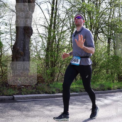 12.04.2026 - 45. Internationalen Wilhelmsburger Insellauf Yannick Fuchs http://msf.ph/oto/9487700 12.04.2026 10:32:38 Laufen 565 meine-sportfotos.de