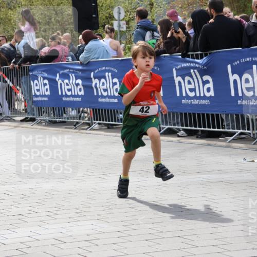 12.04.2026 - 45. Internationalen Wilhelmsburger Insellauf Strokosch-Dieckow http://msf.ph/oto/9487742 12.04.2026 14:10:27 Ziel 633, 963, 1513, 909, 708, 615, 184, 187, 42, 706, 246, 243, 717, 724, 929, 722, 239, 704 meine-sportfotos.de