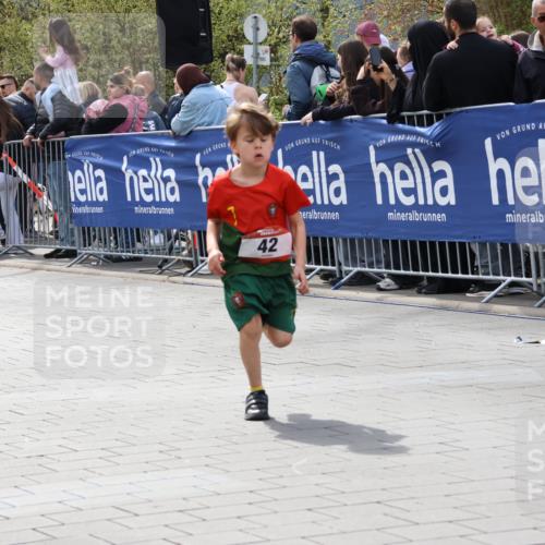 12.04.2026 - 45. Internationalen Wilhelmsburger Insellauf Strokosch-Dieckow http://msf.ph/oto/9487757 12.04.2026 14:10:27 Ziel 633, 963, 1513, 909, 708, 615, 184, 187, 42, 706, 246, 243, 717, 724, 929, 722, 239, 704 meine-sportfotos.de