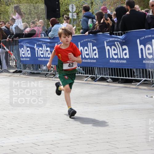 12.04.2026 - 45. Internationalen Wilhelmsburger Insellauf Strokosch-Dieckow http://msf.ph/oto/9487763 12.04.2026 14:10:27 Ziel 633, 963, 1513, 909, 708, 615, 184, 187, 42, 706, 246, 243, 717, 724, 929, 722, 239, 704 meine-sportfotos.de