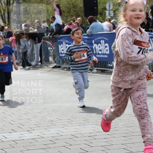 12.04.2026 - 45. Internationalen Wilhelmsburger Insellauf Strokosch-Dieckow http://msf.ph/oto/9487830 12.04.2026 14:10:25 Ziel 746, 664, 218, 203, 633, 963, 1513, 909, 708, 615, 184, 187, 42, 706, 246, 243 meine-sportfotos.de