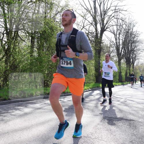 12.04.2026 - 45. Internationalen Wilhelmsburger Insellauf Yannick Fuchs http://msf.ph/oto/9487858 12.04.2026 10:32:52 Laufen 5794, 2189 meine-sportfotos.de