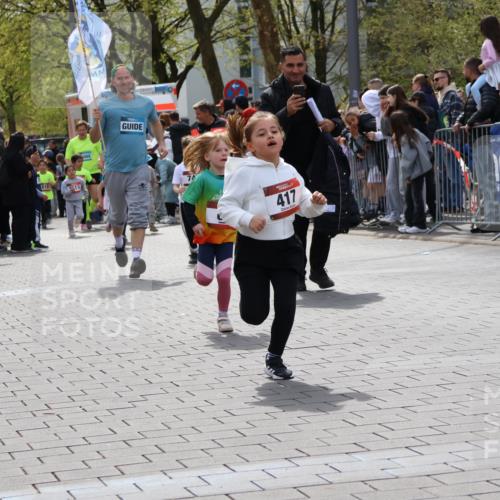 12.04.2026 - 45. Internationalen Wilhelmsburger Insellauf Strokosch-Dieckow http://msf.ph/oto/9488100 12.04.2026 14:10:14 Ziel 946, 738, 201, 189, 269, 1524, 961, 938, 198, 932, 639, 205, 153, 48, 86, 132, 417, 60, 746, 664, 218, 203 meine-sportfotos.de