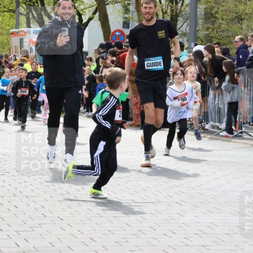 12.04.2026 - 45. Internationalen Wilhelmsburger Insellauf Strokosch-Dieckow http://msf.ph/oto/9488863 12.04.2026 14:09:38 Ziel 1501, 249, 1059, 1516, 94, 921, 251, 945, 934, 212, 735, 190, 240, 1520, 206, 908, 776 meine-sportfotos.de