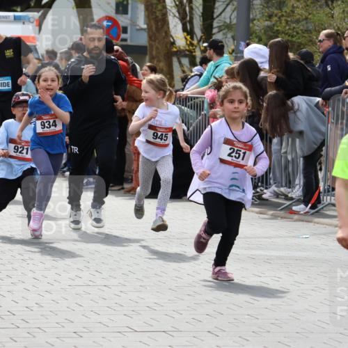 12.04.2026 - 45. Internationalen Wilhelmsburger Insellauf Strokosch-Dieckow http://msf.ph/oto/9488921 12.04.2026 14:09:34 Ziel 25, 1066, 209, 915, 221, 541, 1501, 249, 1059, 1516, 94, 921, 251, 945, 934, 212, 735, 190 meine-sportfotos.de