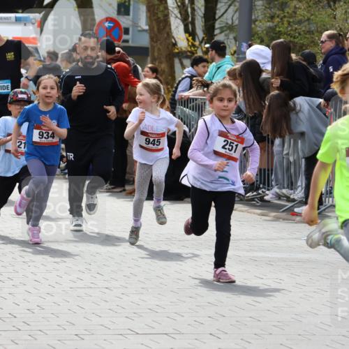 12.04.2026 - 45. Internationalen Wilhelmsburger Insellauf Strokosch-Dieckow http://msf.ph/oto/9488929 12.04.2026 14:09:34 Ziel 25, 1066, 209, 915, 221, 541, 1501, 249, 1059, 1516, 94, 921, 251, 945, 934, 212, 735, 190 meine-sportfotos.de