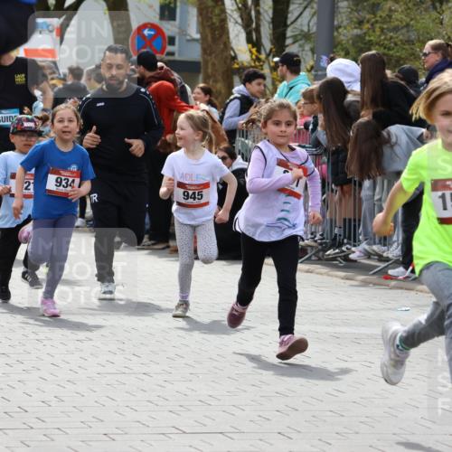 12.04.2026 - 45. Internationalen Wilhelmsburger Insellauf Strokosch-Dieckow http://msf.ph/oto/9488934 12.04.2026 14:09:34 Ziel 25, 1066, 209, 915, 221, 541, 1501, 249, 1059, 1516, 94, 921, 251, 945, 934, 212, 735, 190 meine-sportfotos.de