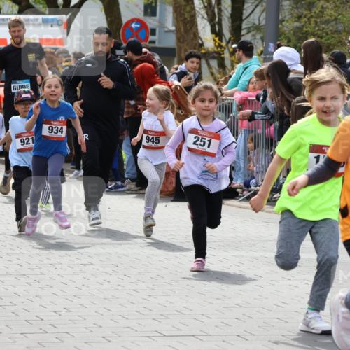 12.04.2026 - 45. Internationalen Wilhelmsburger Insellauf Strokosch-Dieckow http://msf.ph/oto/9488957 12.04.2026 14:09:34 Ziel 25, 1066, 209, 915, 221, 541, 1501, 249, 1059, 1516, 94, 921, 251, 945, 934, 212, 735, 190 meine-sportfotos.de