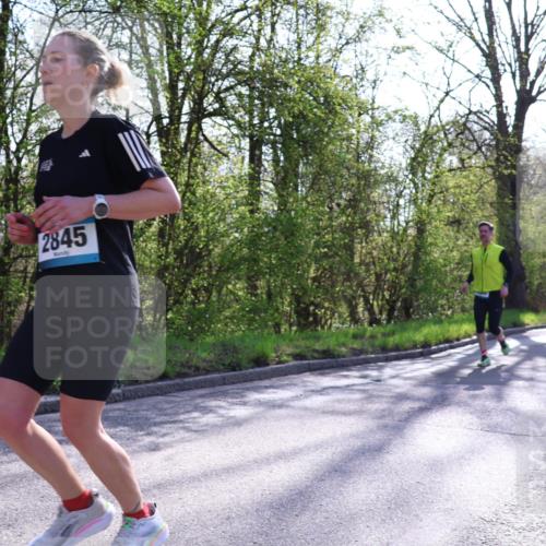12.04.2026 - 45. Internationalen Wilhelmsburger Insellauf Yannick Fuchs http://msf.ph/oto/9489067 12.04.2026 10:34:54 Laufen 2845 meine-sportfotos.de