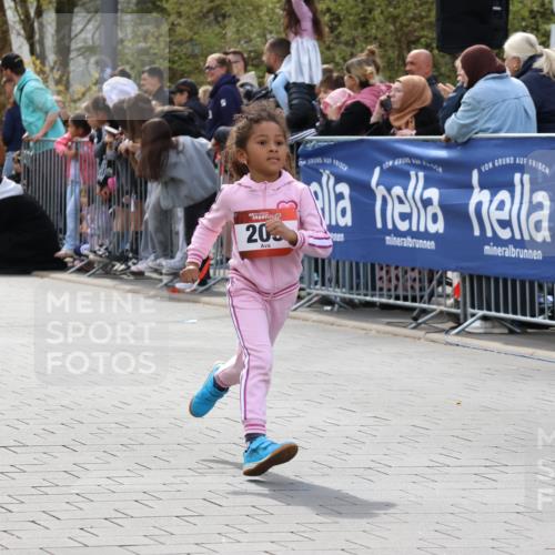 12.04.2026 - 45. Internationalen Wilhelmsburger Insellauf Strokosch-Dieckow http://msf.ph/oto/9489134 12.04.2026 14:09:26 Ziel 691, 1511, 252, 270, 220, 219, 216, 25, 1066, 209, 915, 221, 541 meine-sportfotos.de
