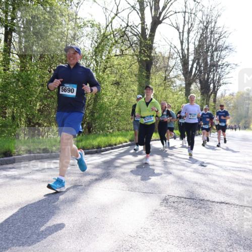 12.04.2026 - 45. Internationalen Wilhelmsburger Insellauf Yannick Fuchs http://msf.ph/oto/9489152 12.04.2026 10:35:03 Laufen 5690, 3430, 5325, 5690, 2301 meine-sportfotos.de