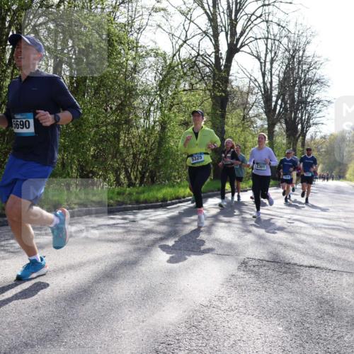 12.04.2026 - 45. Internationalen Wilhelmsburger Insellauf Yannick Fuchs http://msf.ph/oto/9489159 12.04.2026 10:35:04 Laufen 5690, 5325, 2301, 5046 meine-sportfotos.de