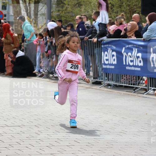 12.04.2026 - 45. Internationalen Wilhelmsburger Insellauf Strokosch-Dieckow http://msf.ph/oto/9489162 12.04.2026 14:09:26 Ziel 691, 1511, 252, 270, 220, 219, 216, 25, 1066, 209, 915, 221, 541 meine-sportfotos.de